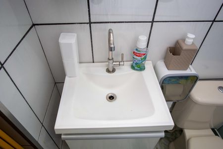 Casa à venda com 48m², 3 quartos e 2 vagasBanheiro Social