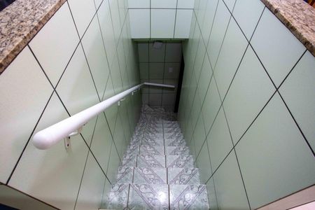 Casa à venda com 48m², 3 quartos e 2 vagasEscada