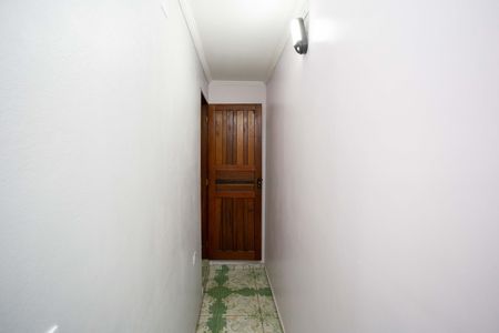 Casa à venda com 48m², 3 quartos e 2 vagasCorredor