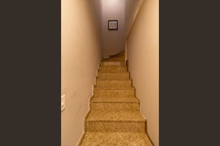 Casa de condomínio à venda com 123m², 2 quartos e 2 vagasEscada