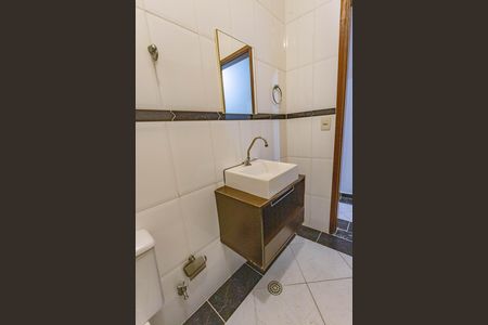 Banheiro social de casa para alugar com 2 quartos, 200m² em Jardim Las Vegas, Santo André