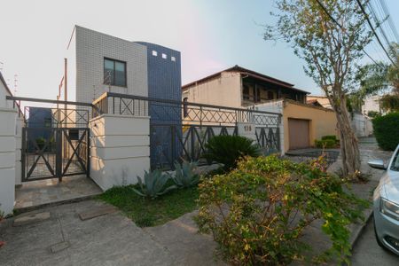 Apartamento à venda com 60m², 2 quartos e 1 vaga Apartamento à venda com 60m², 2 quartos e 1 vagaFachada