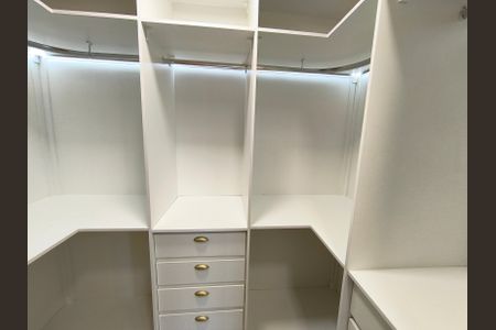 Apartamento à venda com 83m², 2 quartos e 2 vagasCloset da Suíte 1