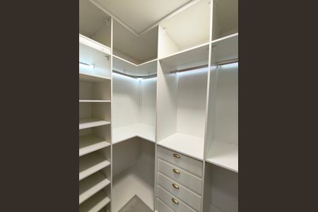 Apartamento à venda com 83m², 2 quartos e 2 vagasCloset da Suíte 1