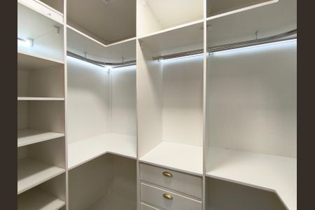 Apartamento à venda com 83m², 2 quartos e 2 vagasCloset da Suíte 1