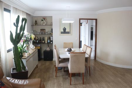 Apartamento à venda com 155m², 4 quartos e 3 vagasSala