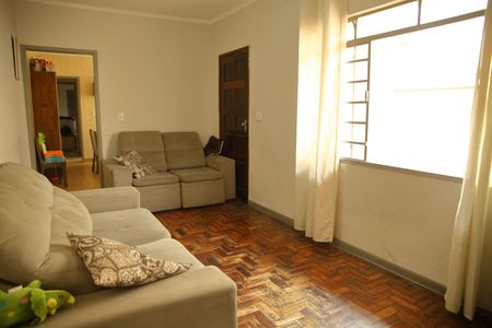 Casa à venda com 150m², 2 quartos e 2 vagasSala