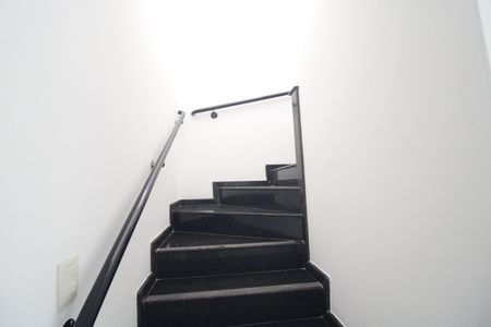 Escada de casa à venda com 3 quartos, 229m² em Interlagos, São Paulo