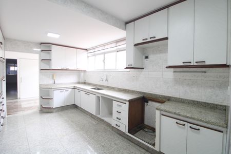 Casa à venda com 229m², 3 quartos e 2 vagasCozinha