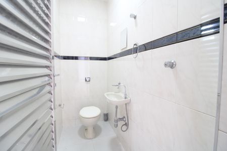 Casa à venda com 229m², 3 quartos e 2 vagasBanheiro de Serviço