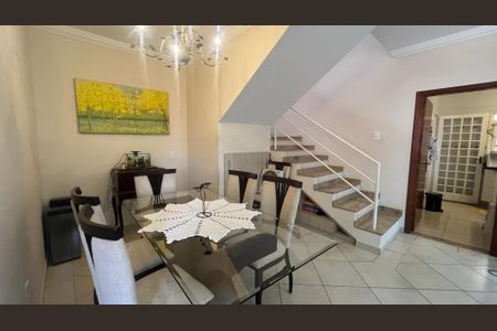 Casa à venda com 151m², 3 quartos e 2 vagas Casa à venda com 151m², 3 quartos e 2 vagasSala