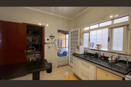 Casa à venda com 151m², 3 quartos e 2 vagas Casa à venda com 151m², 3 quartos e 2 vagasCozinha