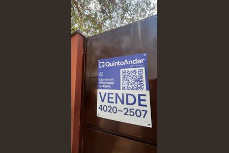 Casa à venda com 151m², 3 quartos e 2 vagas Casa à venda com 151m², 3 quartos e 2 vagasPlaquinha