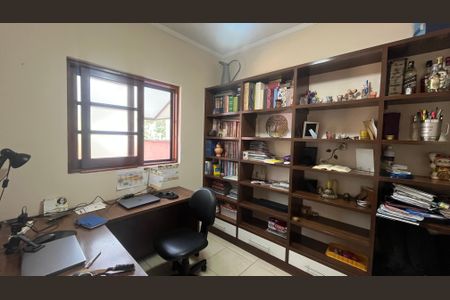 Casa à venda com 151m², 3 quartos e 2 vagas Casa à venda com 151m², 3 quartos e 2 vagasEscritório