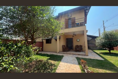 Casa à venda com 151m², 3 quartos e 2 vagas Casa à venda com 151m², 3 quartos e 2 vagasQuintal