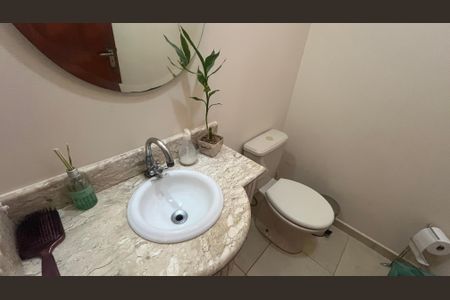 Casa à venda com 151m², 3 quartos e 2 vagas Casa à venda com 151m², 3 quartos e 2 vagasLavabo