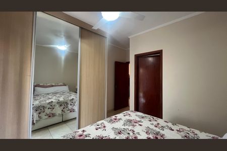 Casa à venda com 151m², 3 quartos e 2 vagas Casa à venda com 151m², 3 quartos e 2 vagasQuarto 2