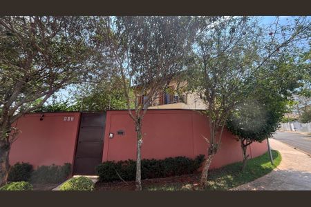 Casa à venda com 151m², 3 quartos e 2 vagas Casa à venda com 151m², 3 quartos e 2 vagasFachada