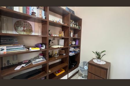 Casa à venda com 151m², 3 quartos e 2 vagas Casa à venda com 151m², 3 quartos e 2 vagasEscritório