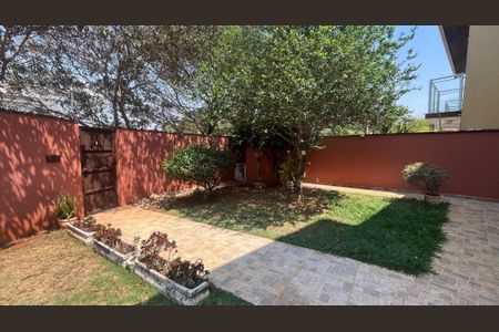 Casa à venda com 151m², 3 quartos e 2 vagas Casa à venda com 151m², 3 quartos e 2 vagasQuintal