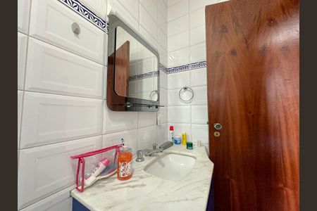 Casa à venda com 330m², 4 quartos e 3 vagasBanheiro Suíte 2