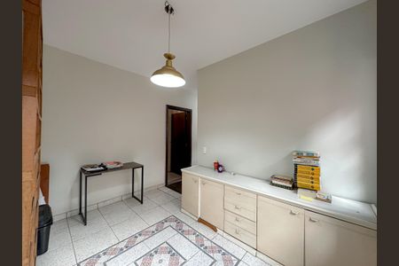 Casa à venda com 330m², 4 quartos e 3 vagasEscritório