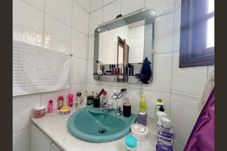 Casa à venda com 330m², 4 quartos e 3 vagasBanheiro Suíte 1