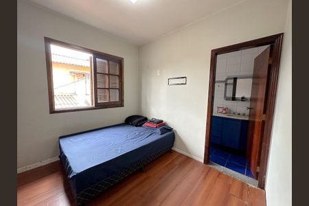 Casa à venda com 330m², 4 quartos e 3 vagasSuíte 2