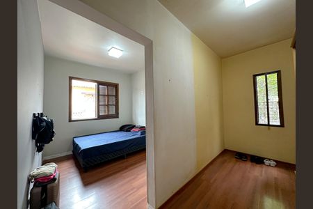 Casa à venda com 330m², 4 quartos e 3 vagasSuíte 2