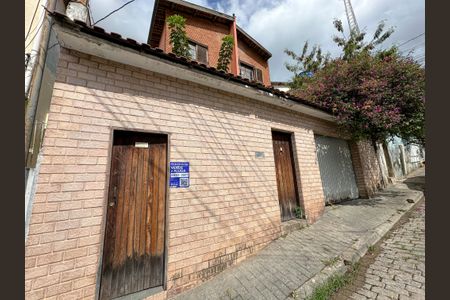 Casa à venda com 330m², 4 quartos e 3 vagasFachada