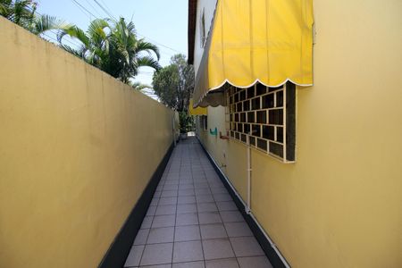 Casa à venda com 193m², 3 quartos e 2 vagasCorredor Lateral