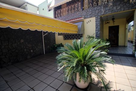 Casa à venda com 193m², 3 quartos e 2 vagasQuintal e Garagem