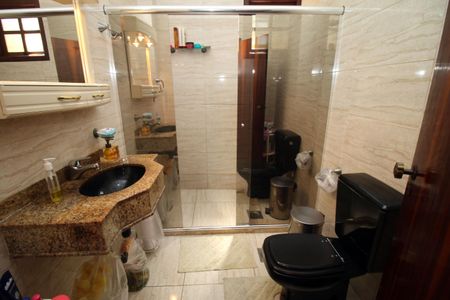 Casa à venda com 193m², 3 quartos e 2 vagasBanheiro Social 2