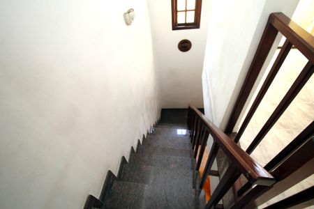 Casa à venda com 193m², 3 quartos e 2 vagasEscada