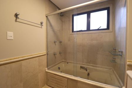 Apartamento à venda com 490m², 4 quartos e 4 vagasBanheiro da Suíte 4