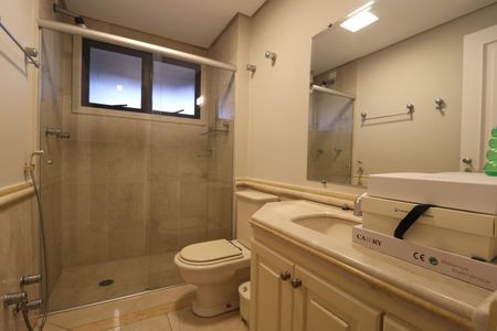 Apartamento à venda com 490m², 4 quartos e 4 vagasBanheiro da Suíte 3