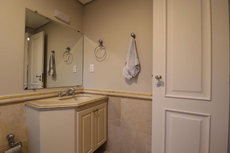 Apartamento à venda com 490m², 4 quartos e 4 vagasBanheiro da Suíte 4