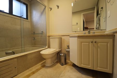 Apartamento à venda com 490m², 4 quartos e 4 vagasBanheiro da Suíte 4