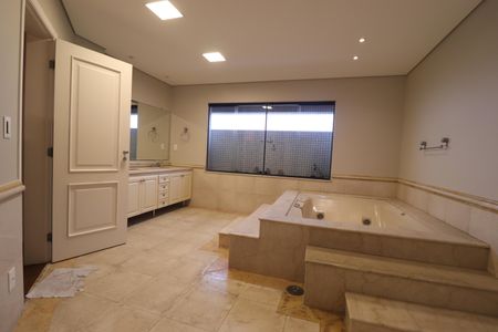 Apartamento à venda com 490m², 4 quartos e 4 vagasBanheiro da Suíte 1