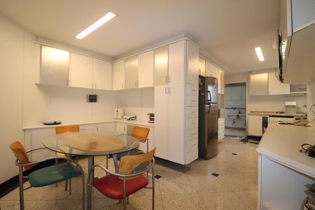 Apartamento à venda com 490m², 4 quartos e 4 vagasCopa