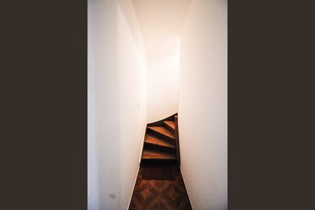 Casa à venda com 160m², 2 quartos e 1 vagaEscada