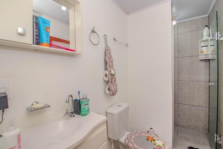 Banheiro de apartamento à venda com 1 quarto, 40m² em Humaitá, Porto Alegre