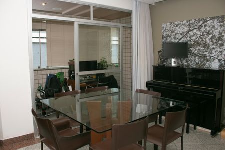 Apartamento para alugar com 146m², 4 quartos e 3 vagas Apartamento para alugar com 146m², 4 quartos e 3 vagasSala