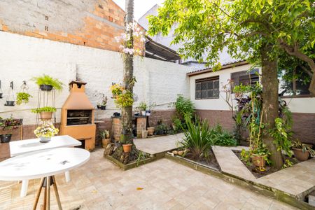 Casa à venda com 252m², 3 quartos e 3 vagasQuintal