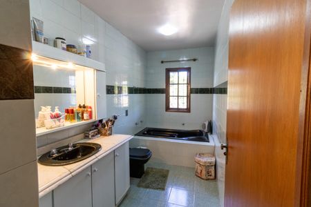 Casa à venda com 252m², 3 quartos e 3 vagasBanheiro da Suíte
