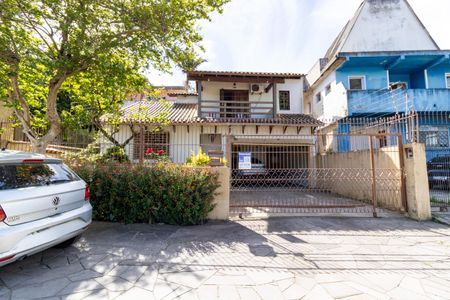 Casa à venda com 252m², 3 quartos e 3 vagasFachada