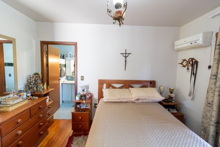 Casa à venda com 252m², 3 quartos e 3 vagasSuíte