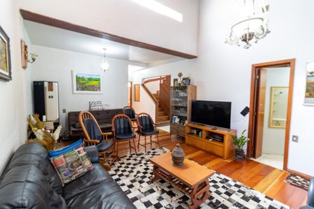 Casa à venda com 252m², 3 quartos e 3 vagasSala