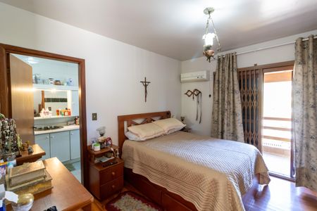 Casa à venda com 252m², 3 quartos e 3 vagasSuíte