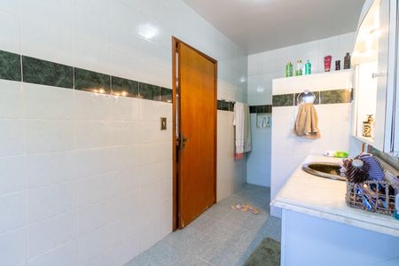 Casa à venda com 252m², 3 quartos e 3 vagasBanheiro da Suíte